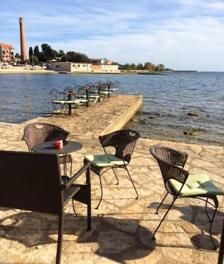Modern Apartment In Zambratija 90 M²