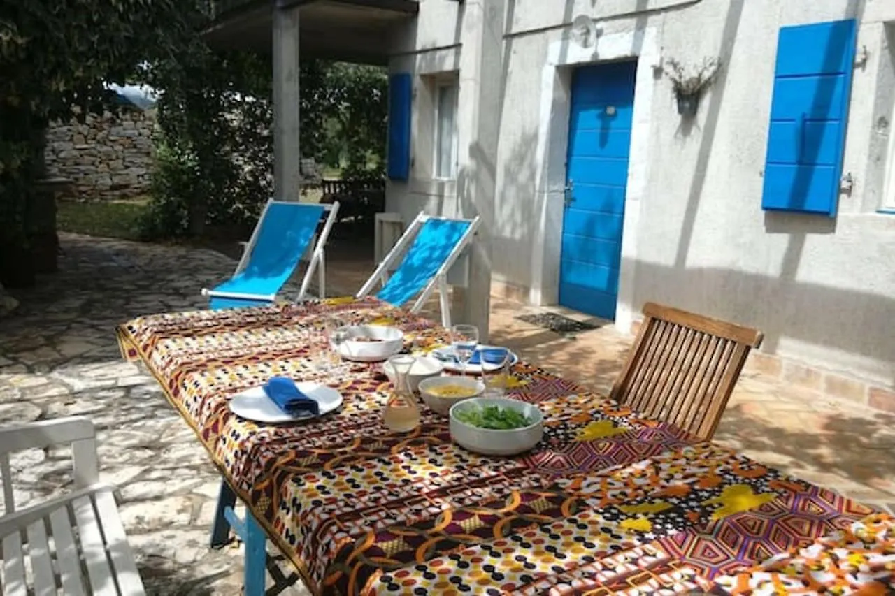 Modern Apartment In Zambratija 90 M²